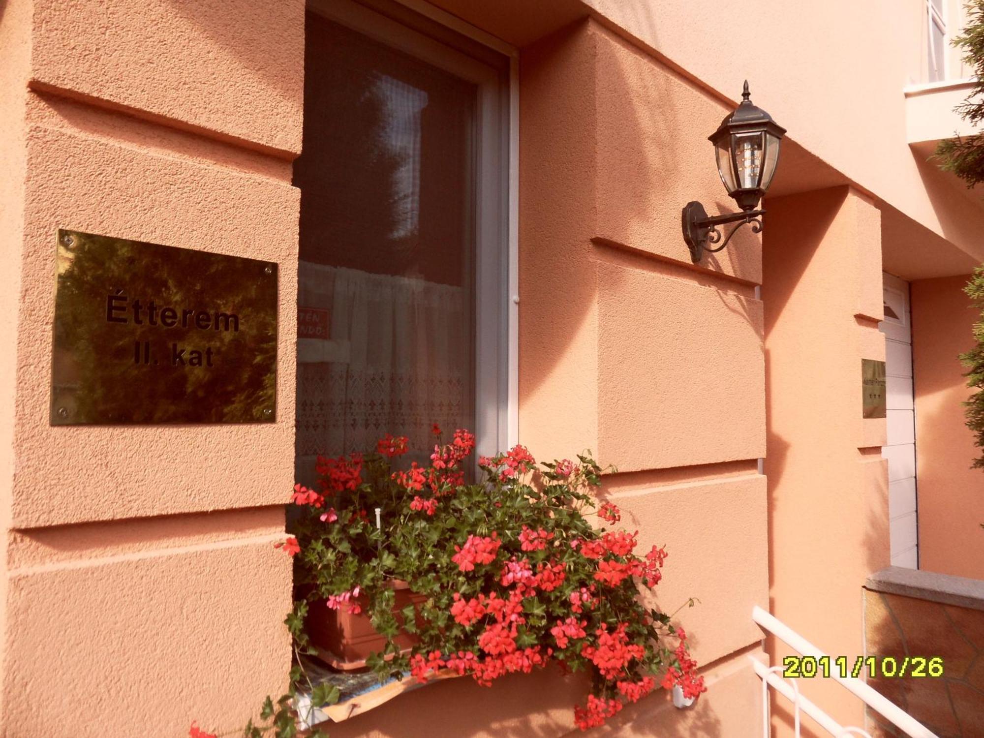 Bed and Breakfast Kalman Panzio Segedín Exteriér fotografie