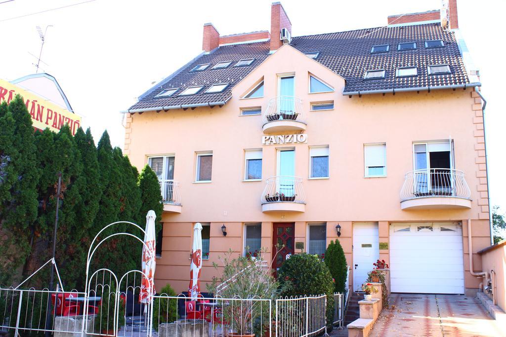 Bed and Breakfast Kalman Panzio Segedín Exteriér fotografie