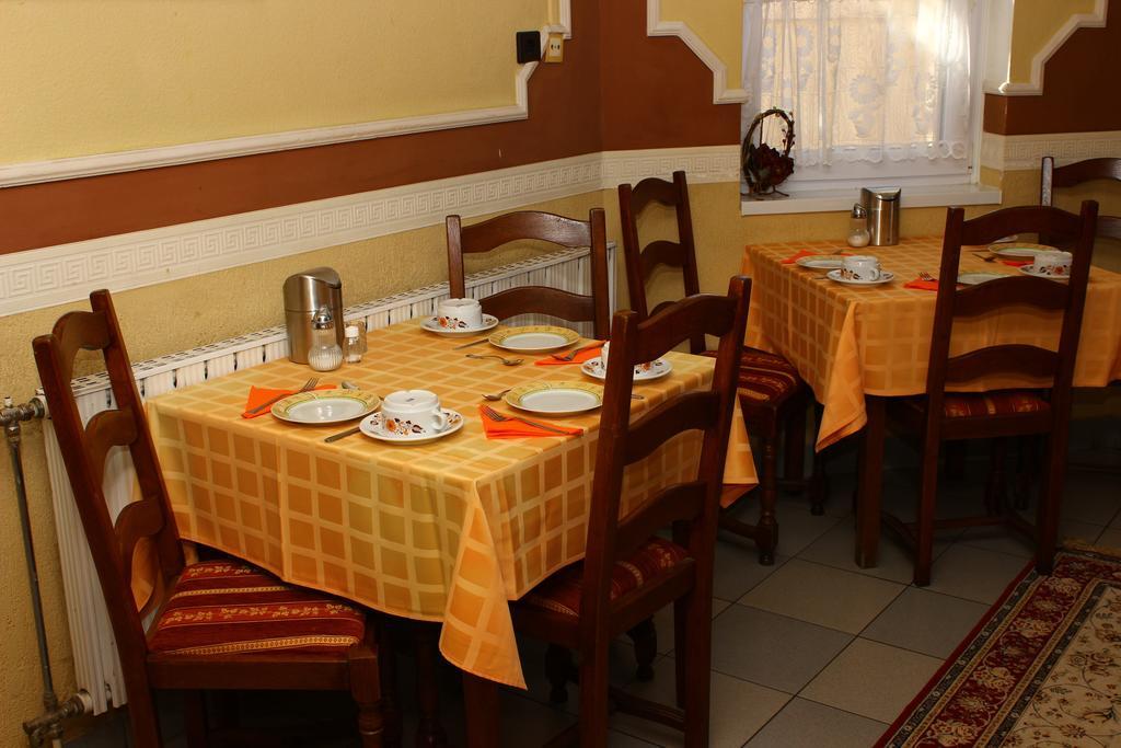 Bed and Breakfast Kalman Panzio Segedín Exteriér fotografie