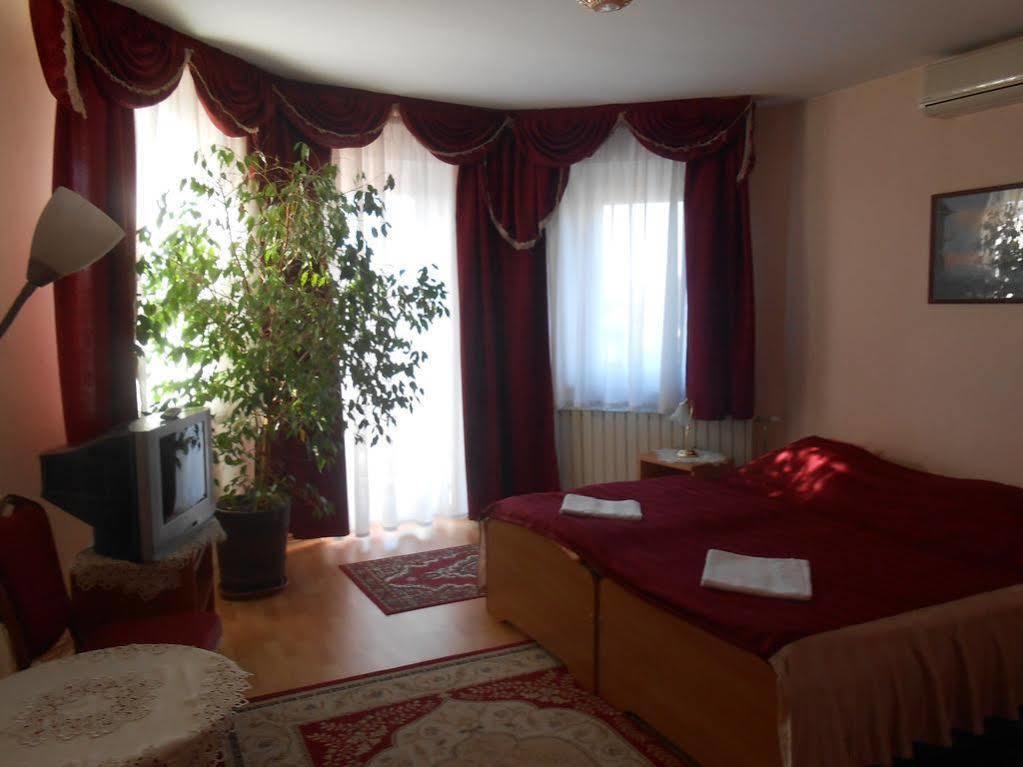 Bed and Breakfast Kalman Panzio Segedín Exteriér fotografie